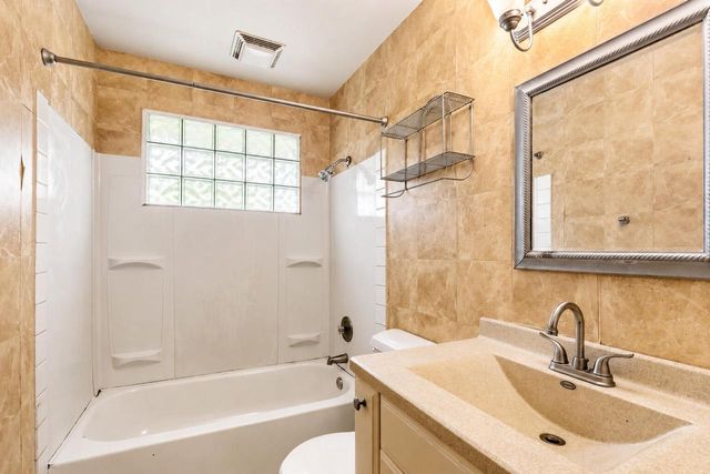 8091 N Pingree AVENUE, Milwaukee, WI 53224