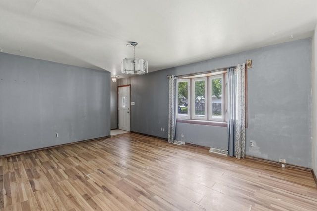 8091 N Pingree AVENUE, Milwaukee, WI 53224