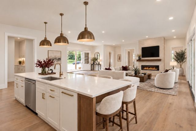 11 Charles St, North Reading, MA 01864