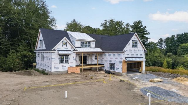 11 Charles St, North Reading, MA 01864