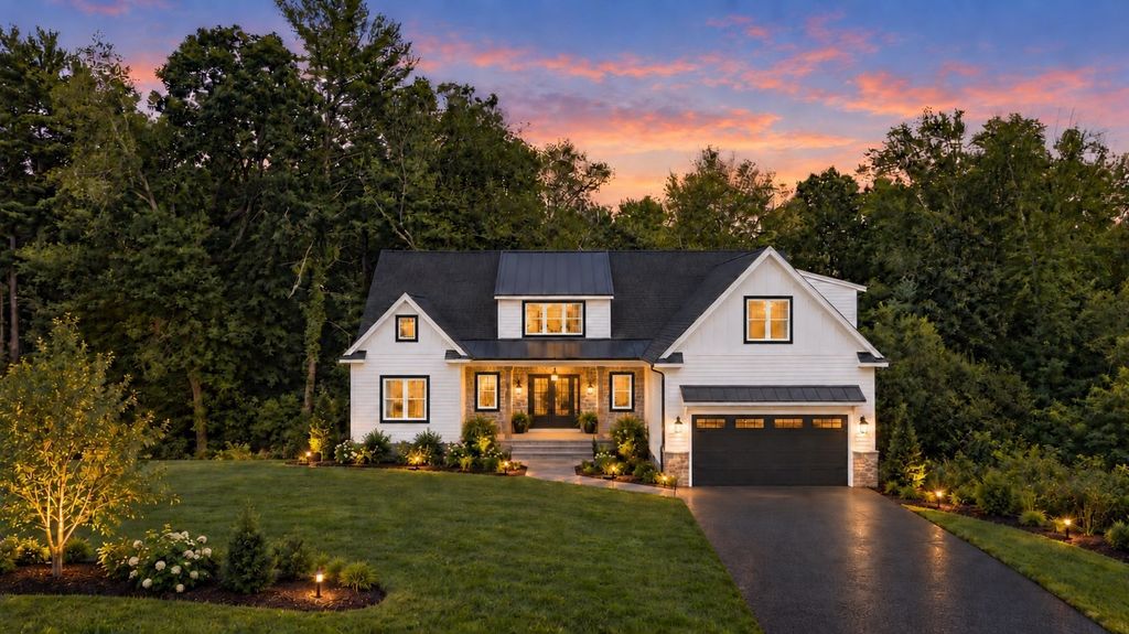 11 Charles St, North Reading, MA 01864