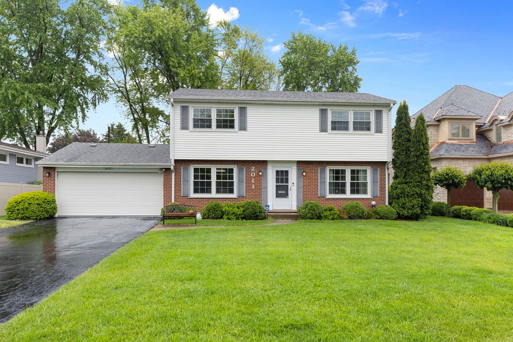 2011 Brentwood Road, Northbrook, IL 60062