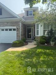 79 Crescent Way, Monroe, NJ 08831
