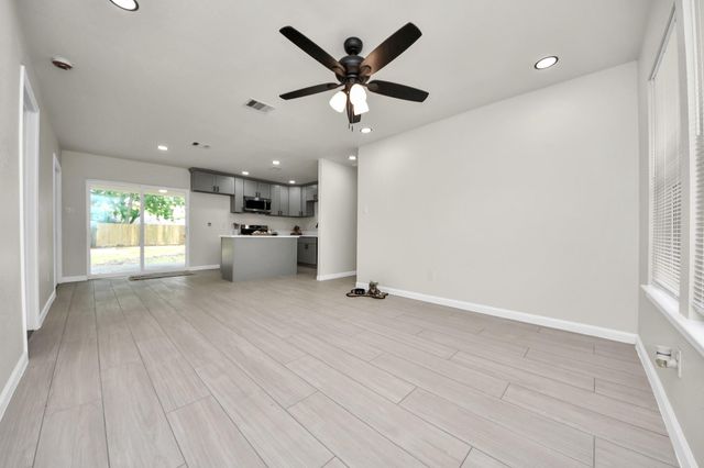 5111 Willow Glen Drive, Houston, TX 77033
