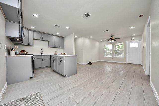 5111 Willow Glen Drive, Houston, TX 77033