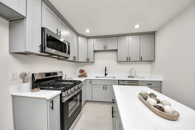 5111 Willow Glen Drive, Houston, TX 77033