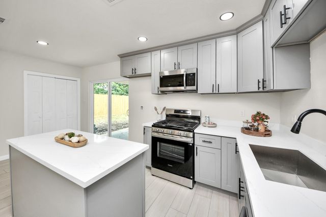 5111 Willow Glen Drive, Houston, TX 77033