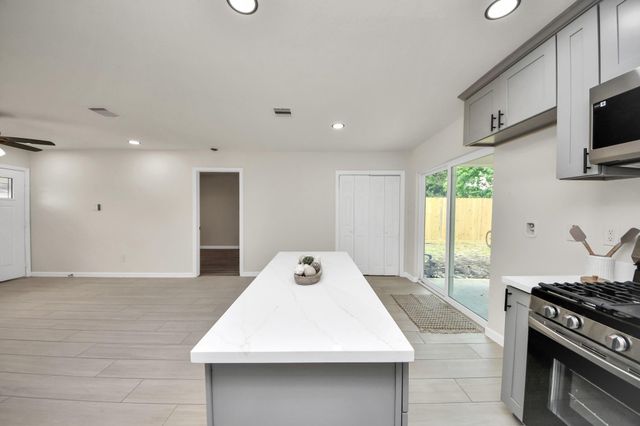 5111 Willow Glen Drive, Houston, TX 77033