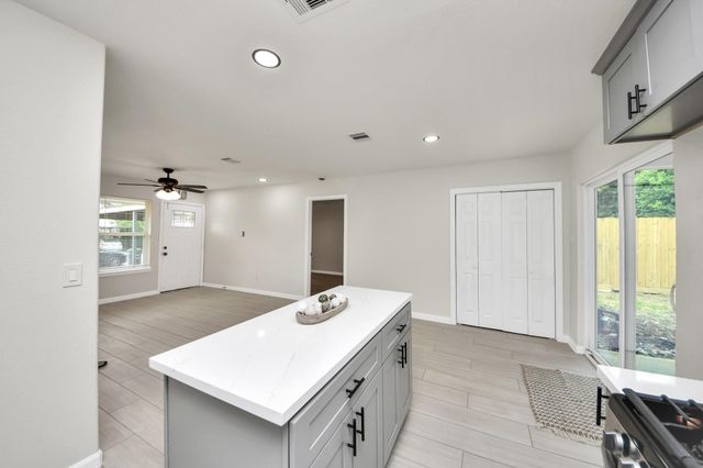 5111 Willow Glen Drive, Houston, TX 77033