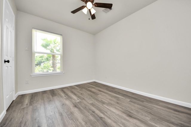 5111 Willow Glen Drive, Houston, TX 77033