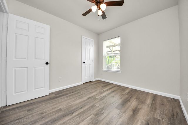 5111 Willow Glen Drive, Houston, TX 77033