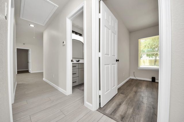 5111 Willow Glen Drive, Houston, TX 77033