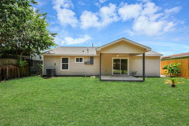 5111 Willow Glen Drive, Houston, TX 77033
