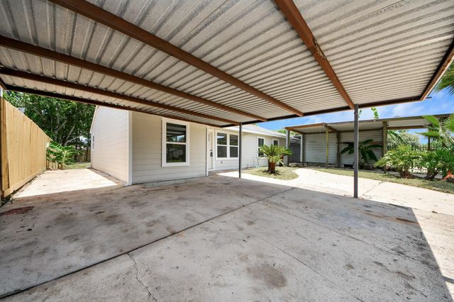 5111 Willow Glen Drive, Houston, TX 77033