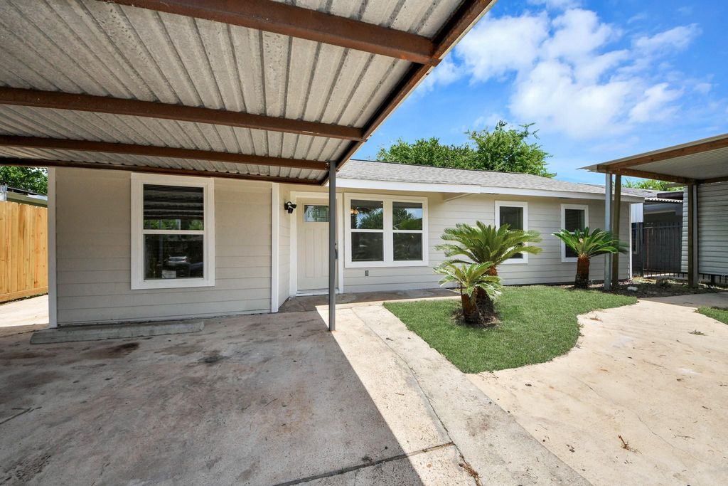 5111 Willow Glen Drive, Houston, TX 77033