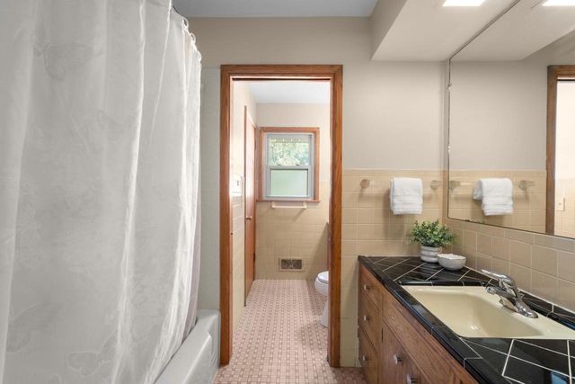 5444 N Dexter AVENUE, Glendale, WI 53209