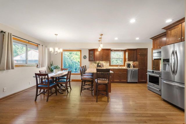 5444 N Dexter AVENUE, Glendale, WI 53209