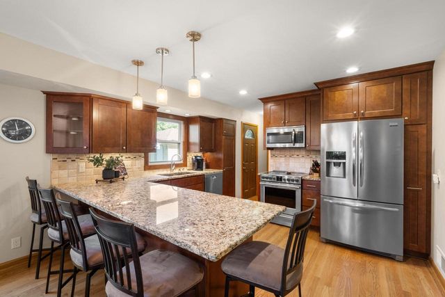 5444 N Dexter AVENUE, Glendale, WI 53209