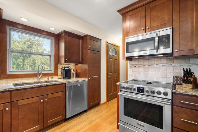 5444 N Dexter AVENUE, Glendale, WI 53209
