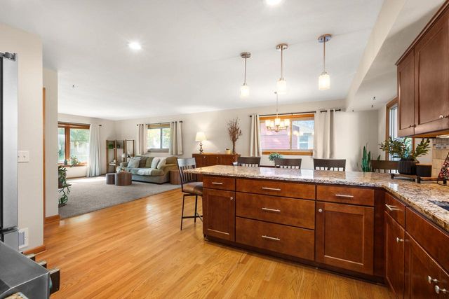5444 N Dexter AVENUE, Glendale, WI 53209