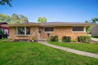 5444 N Dexter AVENUE, Glendale, WI 53209