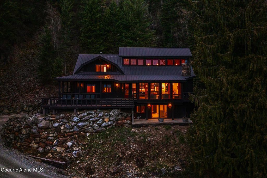 867 Midas Drive, Sagle, ID 83860