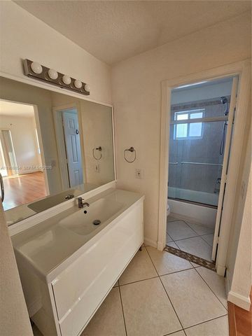 4279 Greenbriar Ln 1, Weston, FL 33331