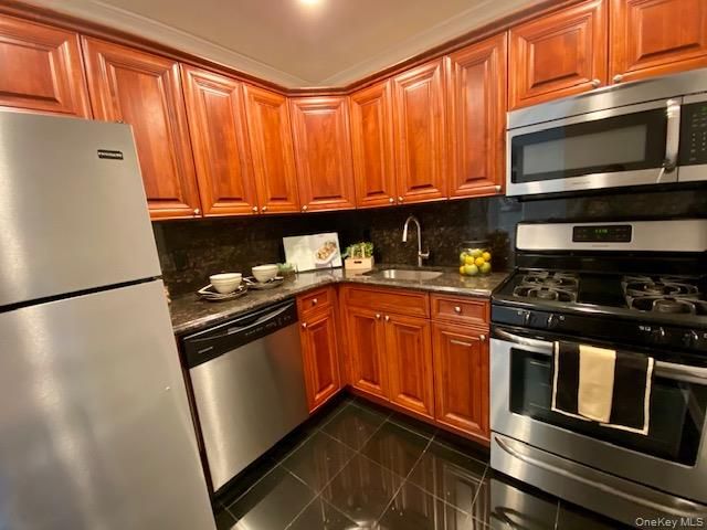 323 Brook Avenue 323-1A, Bay Shore, NY 11706