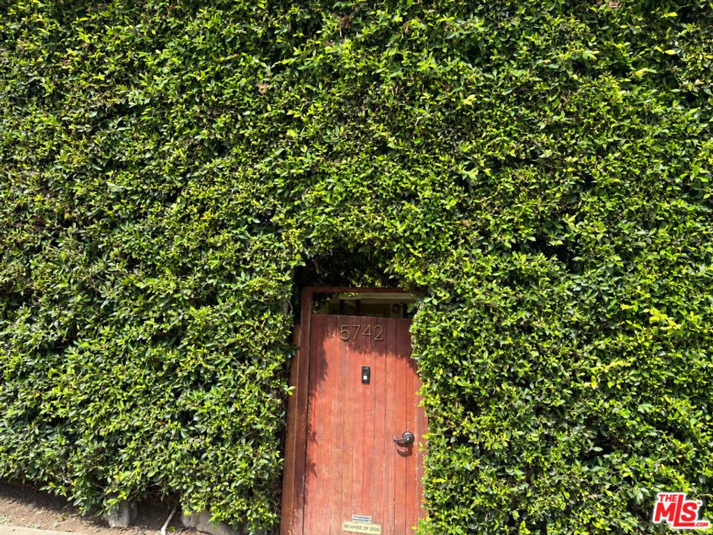 5742 La Mirada Avenue, Los Angeles, CA 90038 — exterior