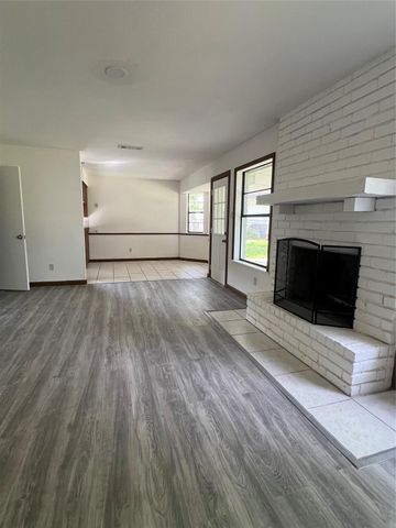 204 Pine Valley Street, Huntsville, TX 77320