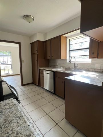 204 Pine Valley Street, Huntsville, TX 77320
