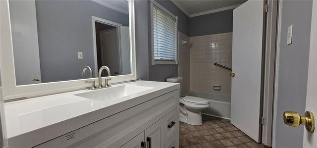 1096 Deleon Court, Clarkston, GA 30021