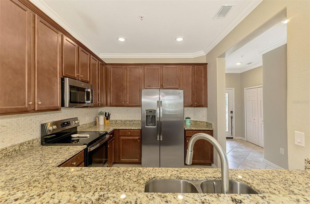 Image 11 of property listing at 20390 LAGENTE CIRCLE, Venice, FL 34293