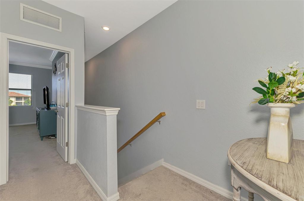 Image 17 of property listing at 20390 LAGENTE CIRCLE, Venice, FL 34293