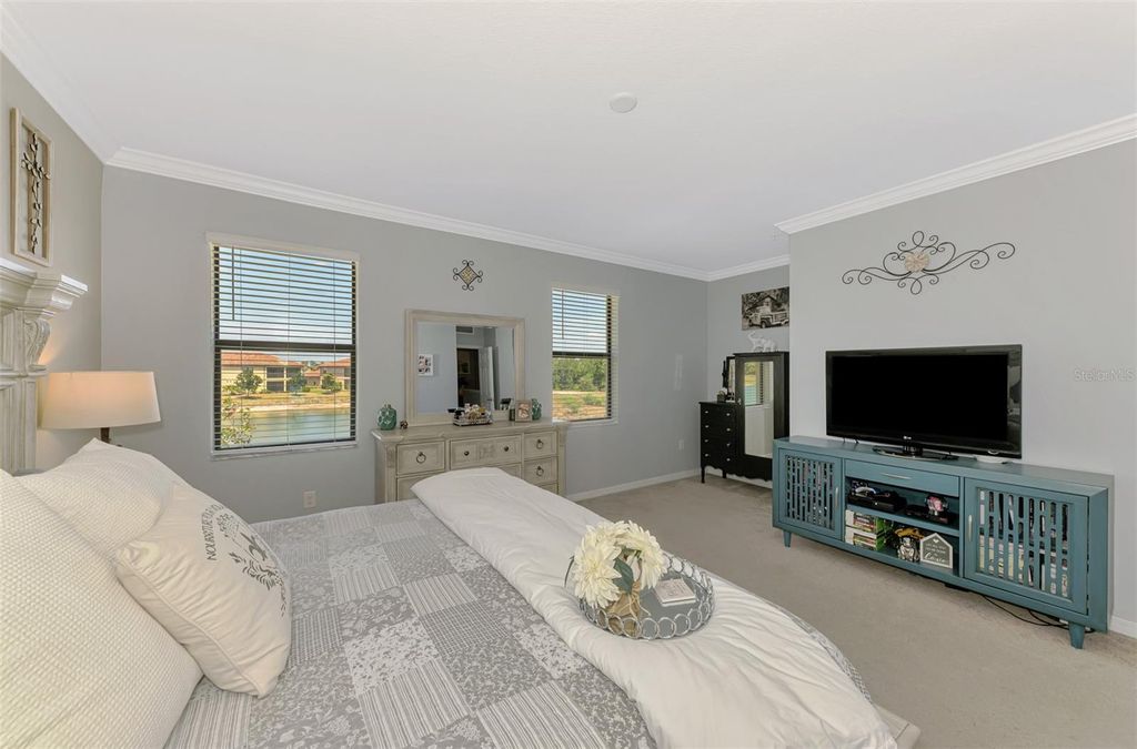 Image 20 of property listing at 20390 LAGENTE CIRCLE, Venice, FL 34293