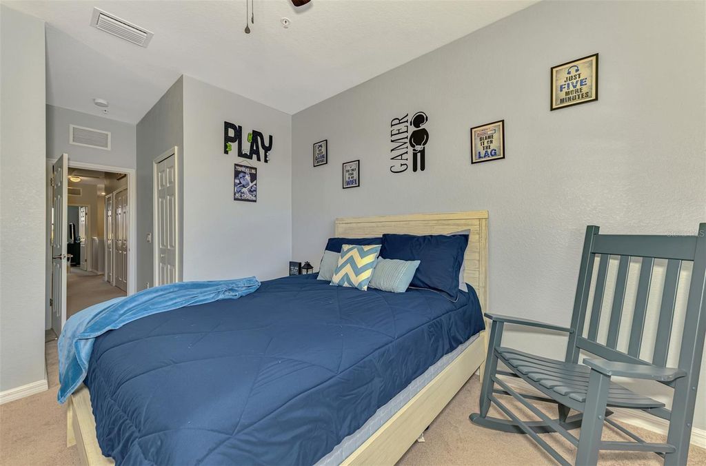 Image 26 of property listing at 20390 LAGENTE CIRCLE, Venice, FL 34293