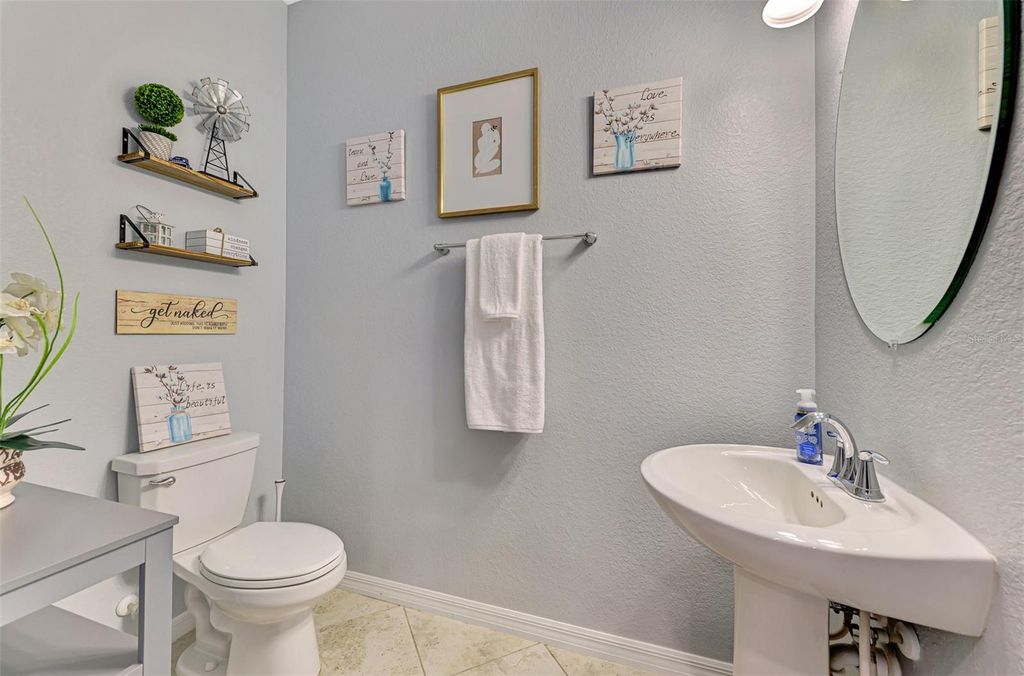 Image 30 of property listing at 20390 LAGENTE CIRCLE, Venice, FL 34293