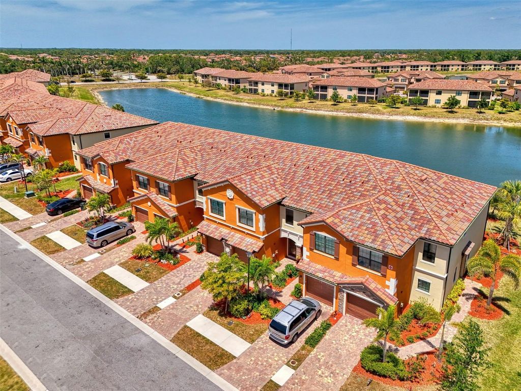 Image 5 of property listing at 20390 LAGENTE CIRCLE, Venice, FL 34293