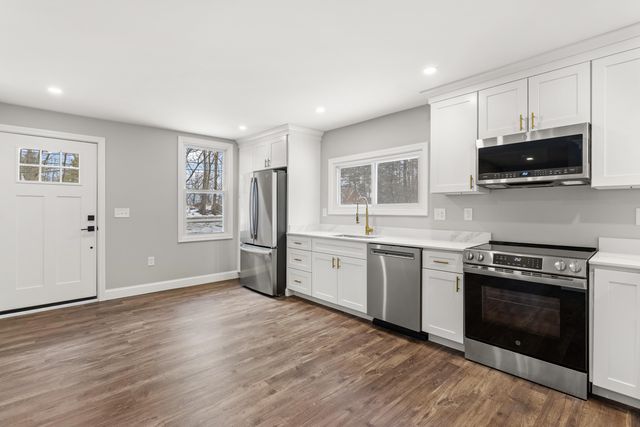 96 Bart Clough Road, Weare, NH 03281