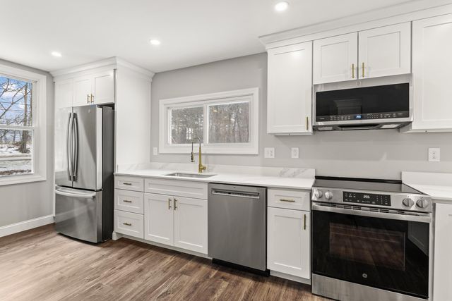 96 Bart Clough Road, Weare, NH 03281