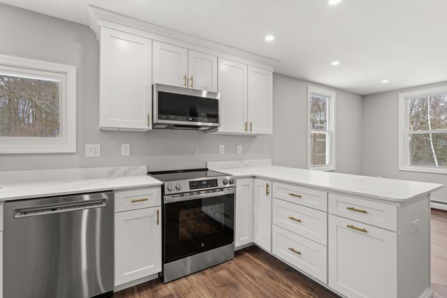 96 Bart Clough Road, Weare, NH 03281