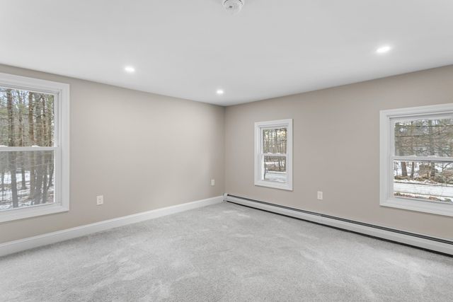 96 Bart Clough Road, Weare, NH 03281