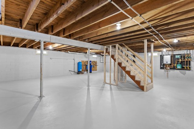 96 Bart Clough Road, Weare, NH 03281