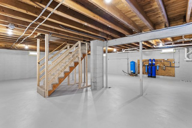 96 Bart Clough Road, Weare, NH 03281