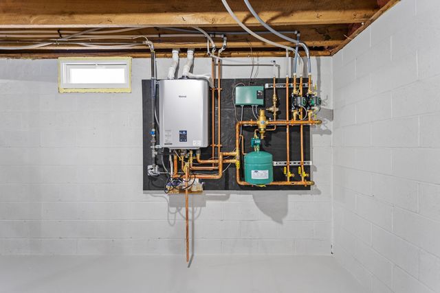 96 Bart Clough Road, Weare, NH 03281