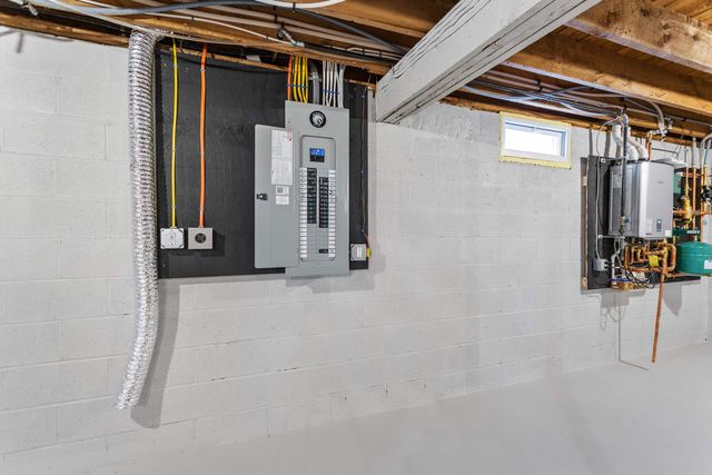 96 Bart Clough Road, Weare, NH 03281