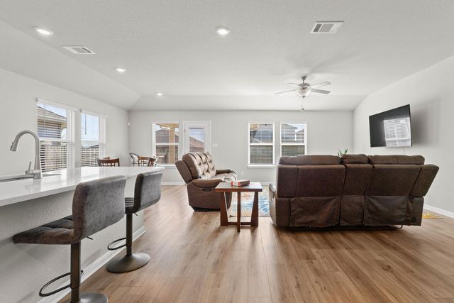 110 Greenspire Downs DR, Hutto, TX 78634