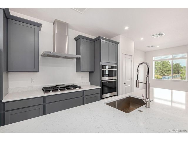 39 Ascent Trl, Englewood, CO 80112