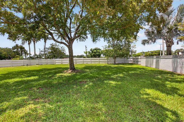 7550 Ironbridge Circle, Delray Beach, FL 33446