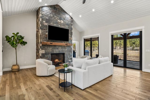 16611 Wilt Road, Sisters, OR 97759